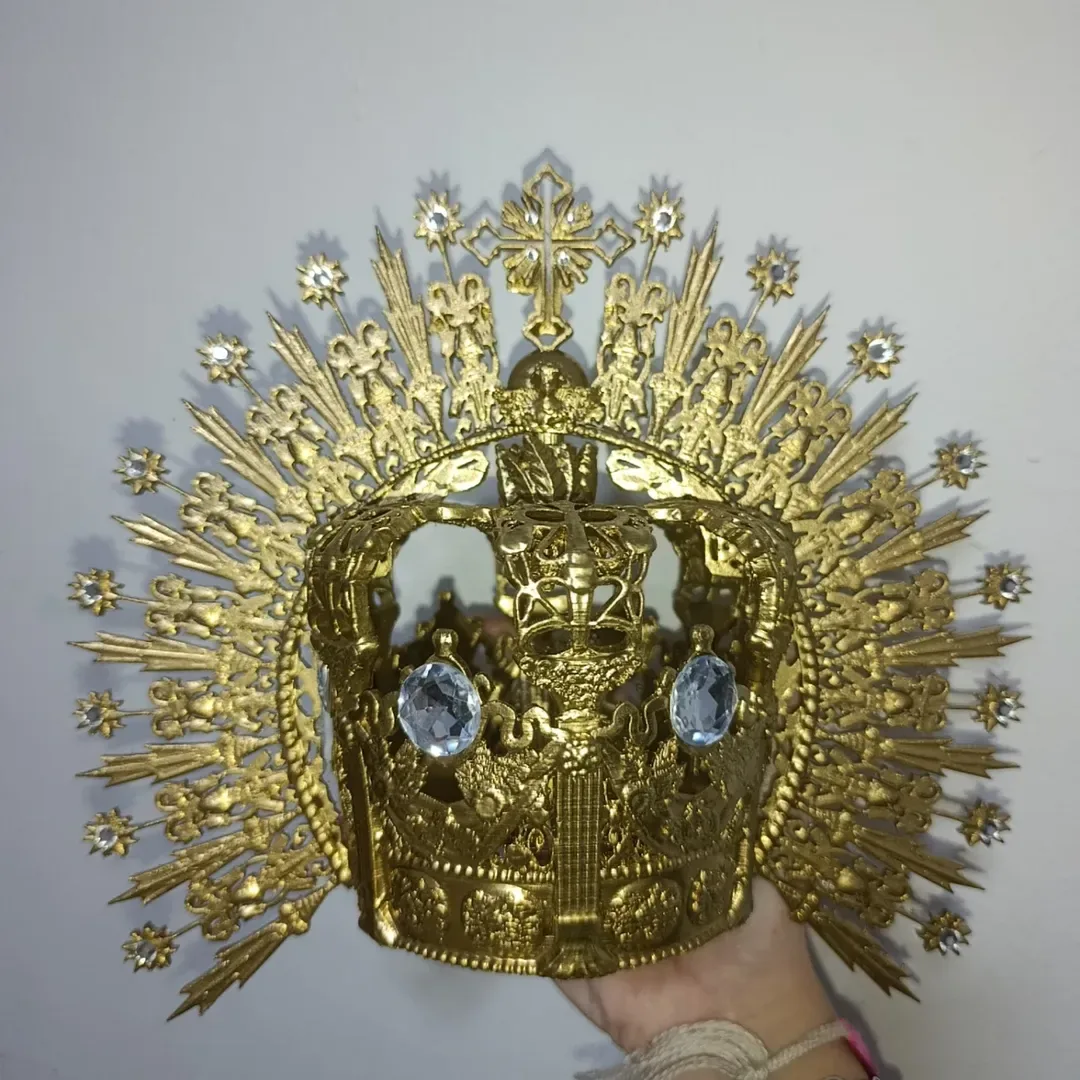 Corona dorada de Virgen con ráfaga y pedrería