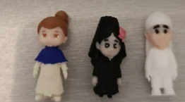 Figuras en miniatura de monaguilla, manola y costalero